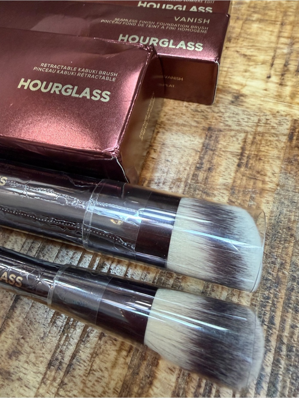 Hourglass Dual-Ended Synthetic Makeup Brushes with Metallic Brown Packaging - Picture 3 of 3